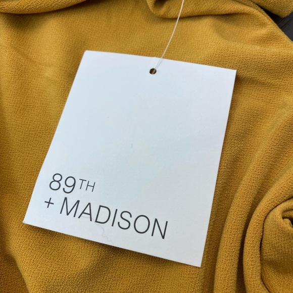 Open Arm Gold Dust 89th & Madison Top - Picture 2 of 5